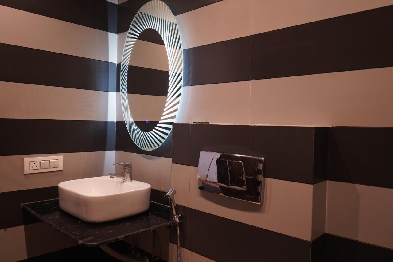 Hotel O Delhi, Near Karol Bagh Main Market And Metro Station 新德里 外观 照片