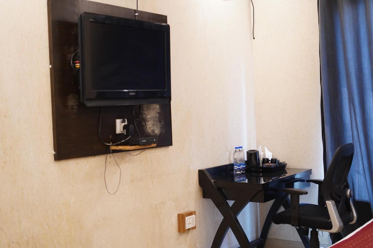 Hotel O Delhi, Near Karol Bagh Main Market And Metro Station 新德里 外观 照片