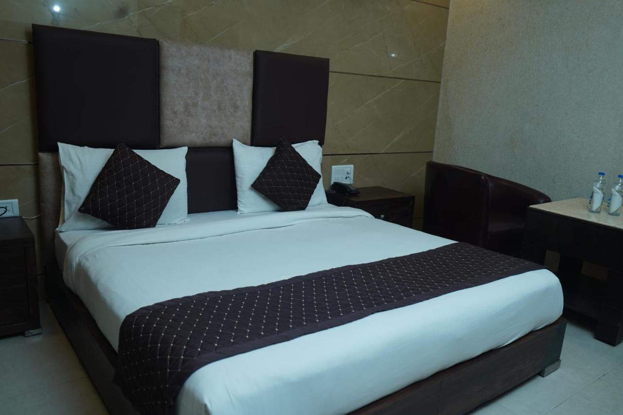 Hotel O Delhi, Near Karol Bagh Main Market And Metro Station 新德里 外观 照片