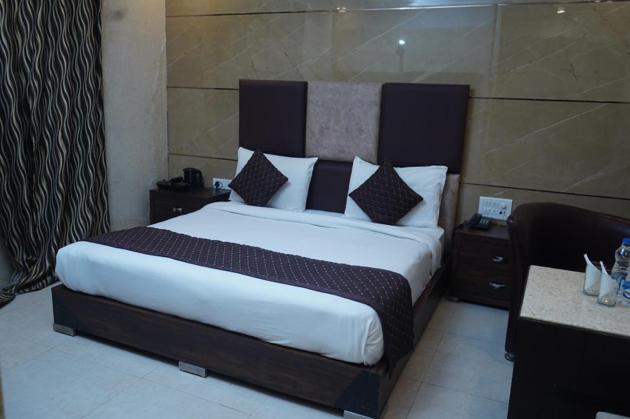 Hotel O Delhi, Near Karol Bagh Main Market And Metro Station 新德里 外观 照片