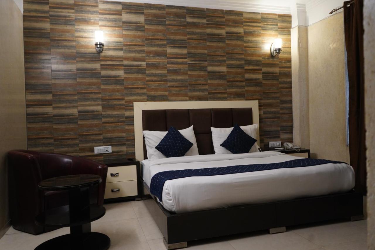 Hotel O Delhi, Near Karol Bagh Main Market And Metro Station 新德里 外观 照片