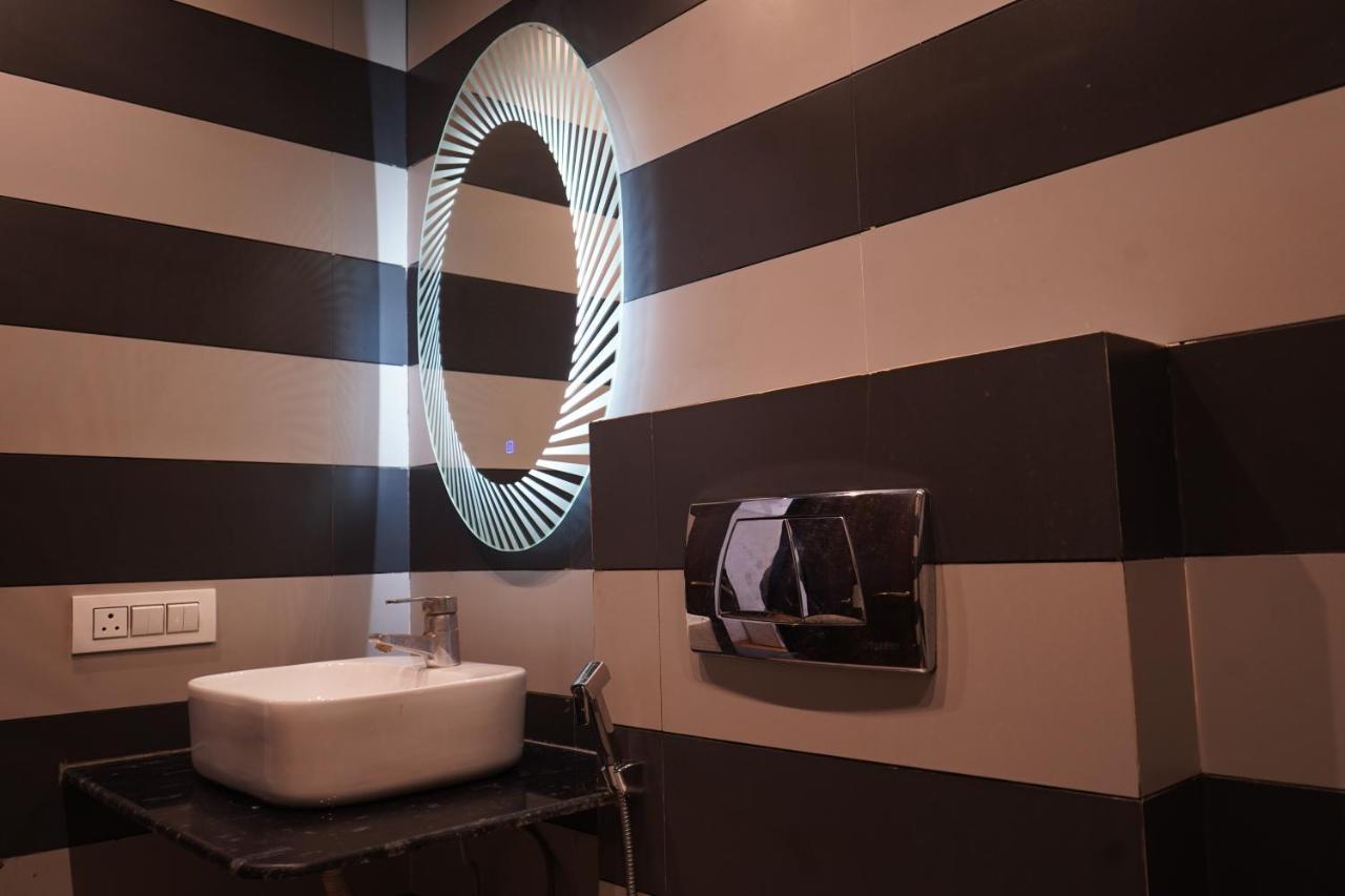 Hotel O Delhi, Near Karol Bagh Main Market And Metro Station 新德里 外观 照片