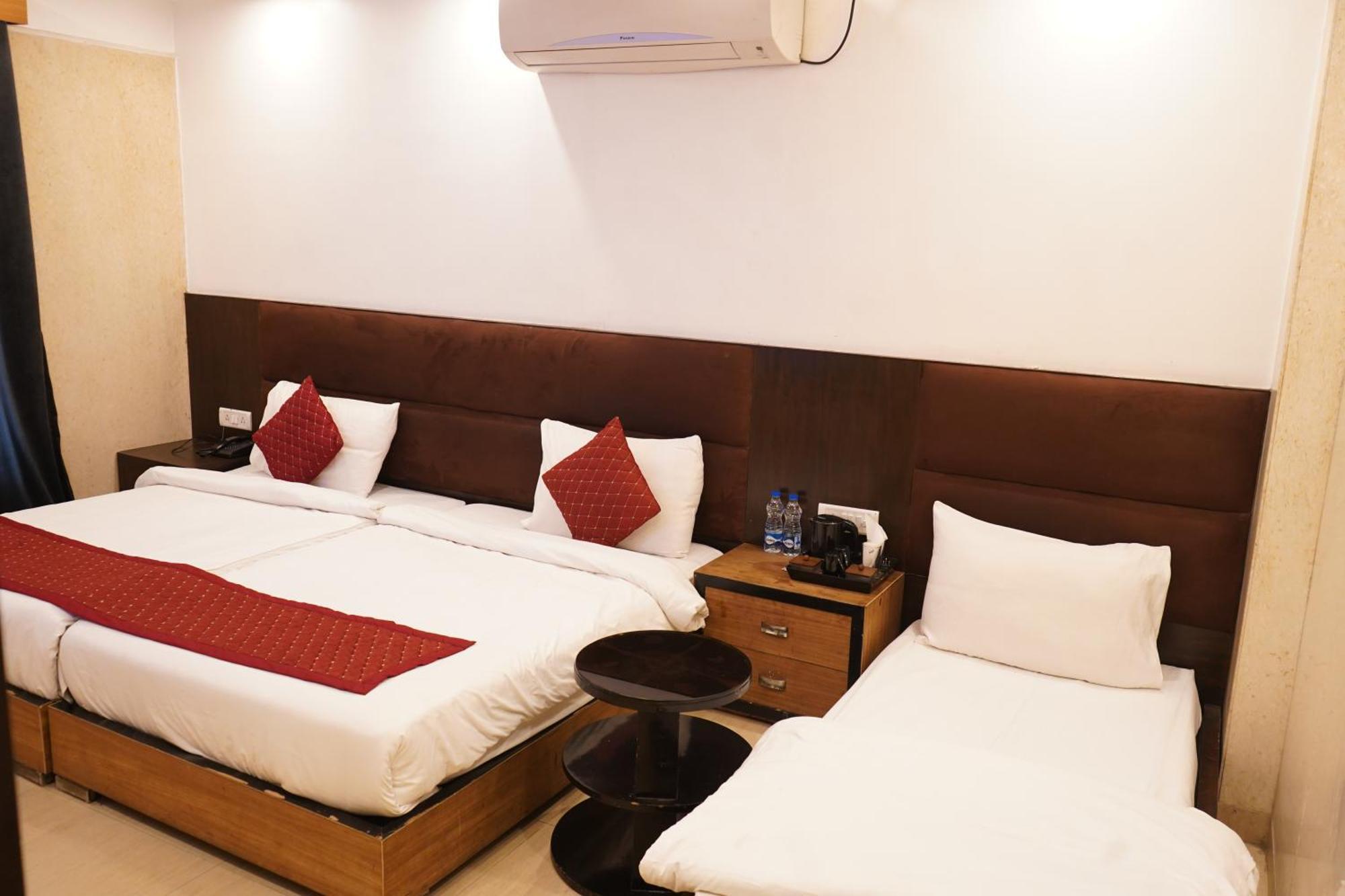 Hotel O Delhi, Near Karol Bagh Main Market And Metro Station 新德里 外观 照片