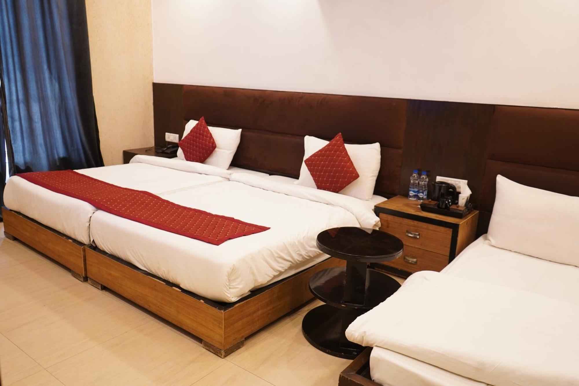 Hotel O Delhi, Near Karol Bagh Main Market And Metro Station 新德里 外观 照片