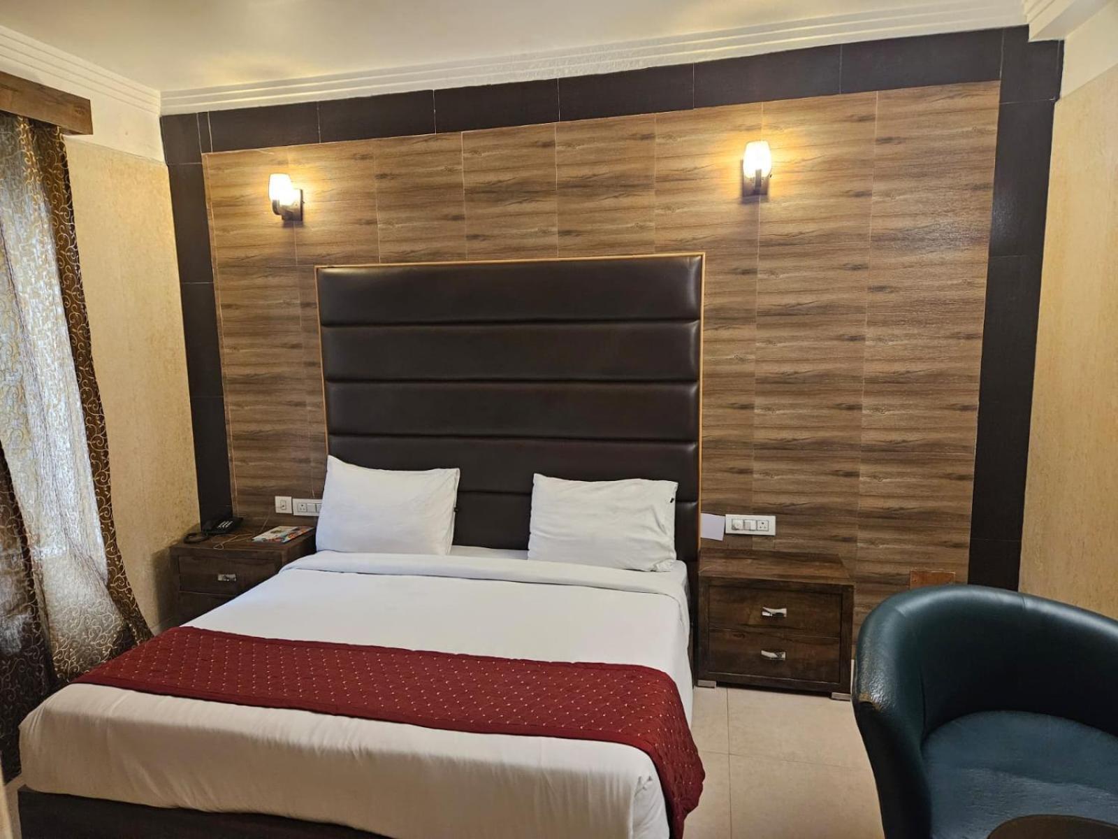 Hotel O Delhi, Near Karol Bagh Main Market And Metro Station 新德里 外观 照片