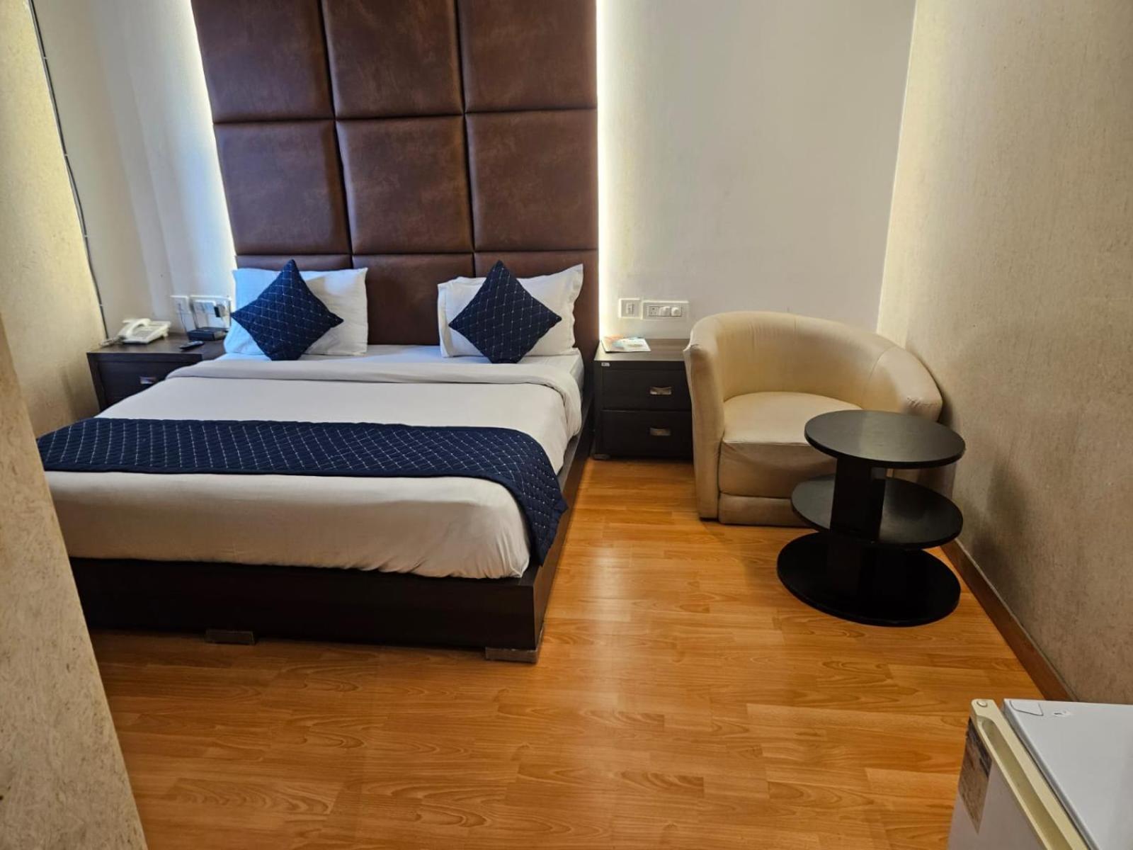 Hotel O Delhi, Near Karol Bagh Main Market And Metro Station 新德里 外观 照片