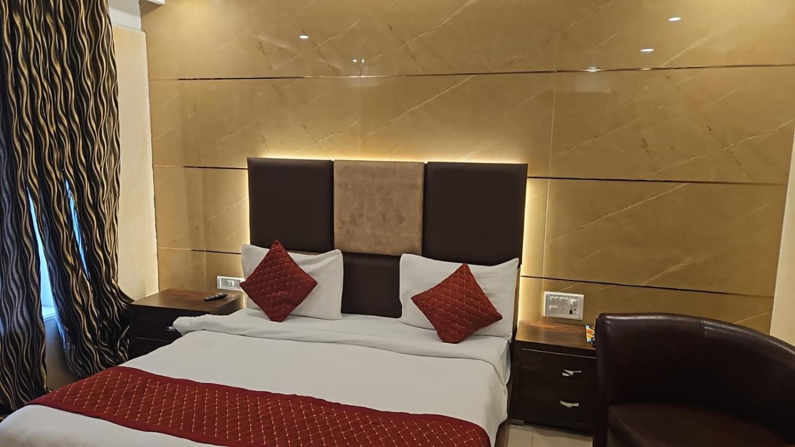 Hotel O Delhi, Near Karol Bagh Main Market And Metro Station 新德里 外观 照片
